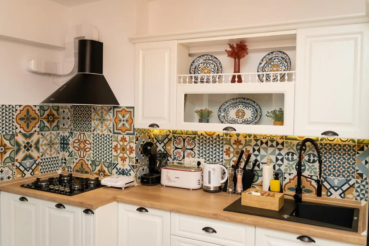 בוקרשט Artsy Riverside Suite - 1Br Amazing Central Apartment רומניה
