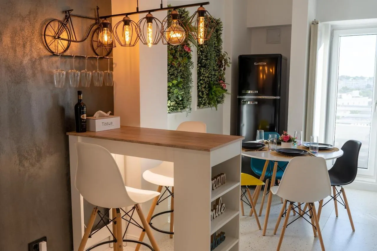 בוקרשט Artsy Riverside Suite - 1Br Amazing Central Apartment
