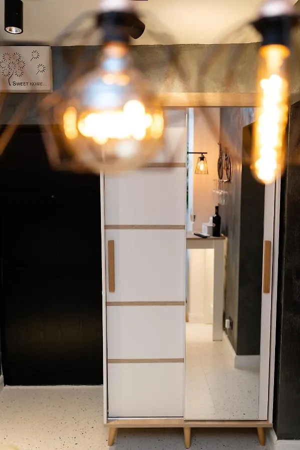 בוקרשט Artsy Riverside Suite - 1Br Amazing Central Apartment