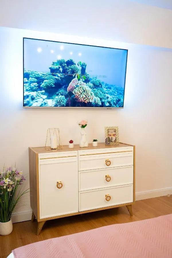 בוקרשט Artsy Riverside Suite - 1Br Amazing Central Apartment 0*,