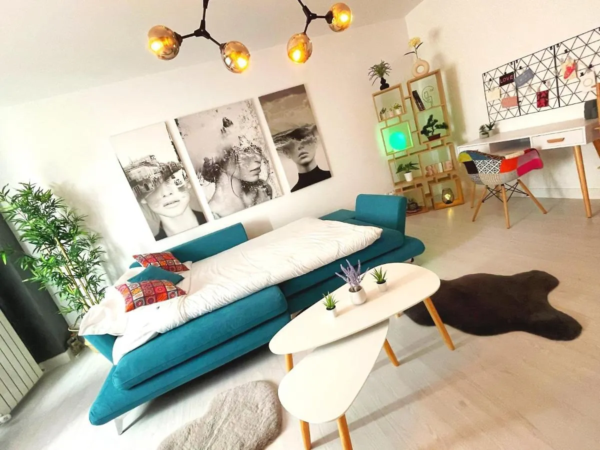 Artsy Riverside Suite - 1Br Amazing Central Apartment Bucharest Romania