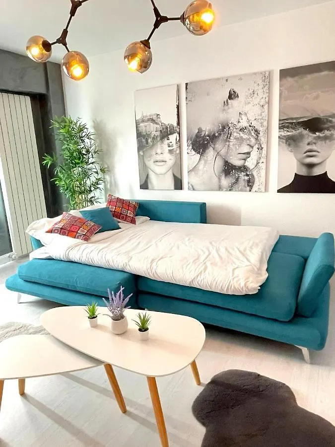Artsy Riverside Suite - 1Br Amazing Central Apartment Bucharest