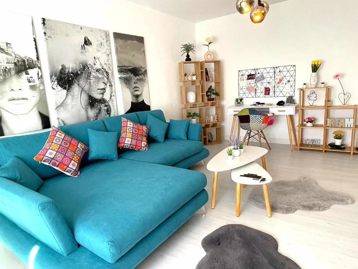 Artsy Riverside Suite - 1Br Amazing Central Apartment Bucharest 0*,  Romania